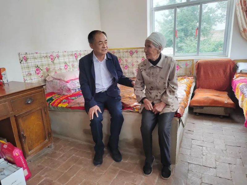 ãå¸®æ¶æ°é»ãçèè¯ä¸éå¢åå§ä¹¦è®°ãè£äºé¿å¨è£ä¸è¡å°å®å®åºå¼å±ç»å¯¹å¸®æ¶å·¥ä½