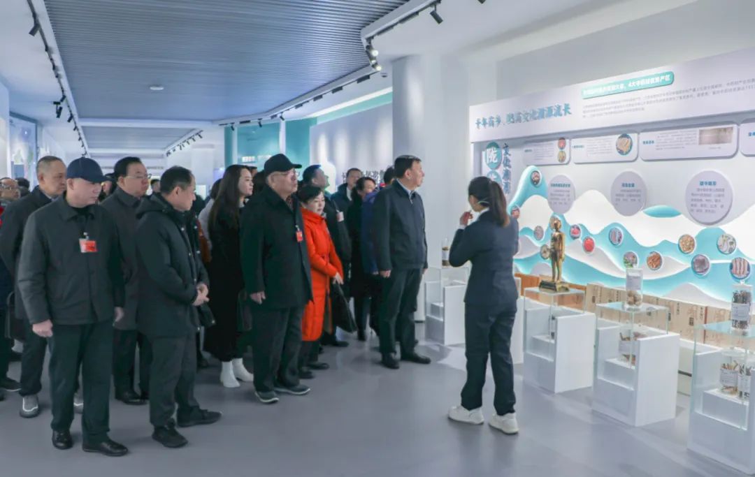 å¨çå¨å½äººå¤§ä»£è¡¨èä¸´çèè¯ä¸éå¢éä¸­è§å¯